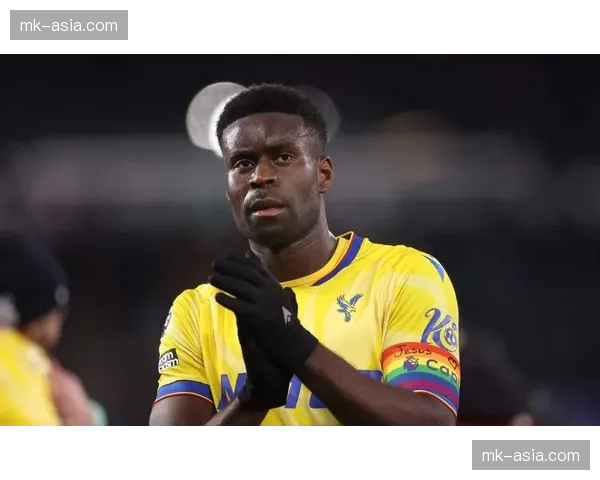 英超测试新型球员追踪背心,可实时监测高强度冲刺与压迫频率。 英超测试新型球员追踪背心,可实时监测高强度冲刺与压迫频率。