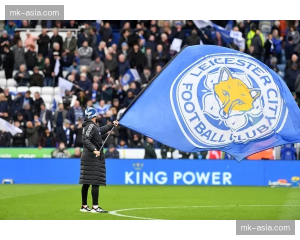 特写：老将沃克-彼得斯在南安普顿保级战中的领袖作用