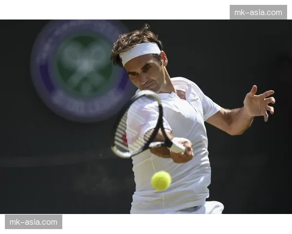 告别演出：瑞士网球天王费德勒出席印第安维尔斯元老赛，座无虚席