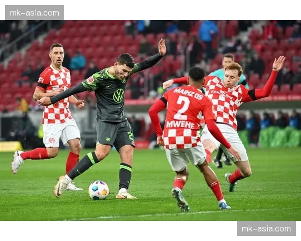 德甲实时:美因茨对阵波鸿,双方上半场合计仅一次射正。 德甲实时:美因茨对阵波鸿,双方上半场合计仅一次射正。