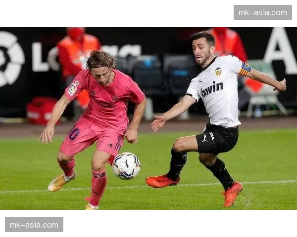 西甲工资帽制度实施效果评估:风险管控与竞争限制的双重性 西甲工资帽制度实施效果评估:风险管控与竞争限制的双重性