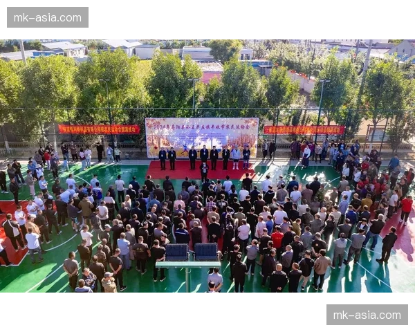 纽约市举办大型街头羽毛球节，旨在城市社区推广运动